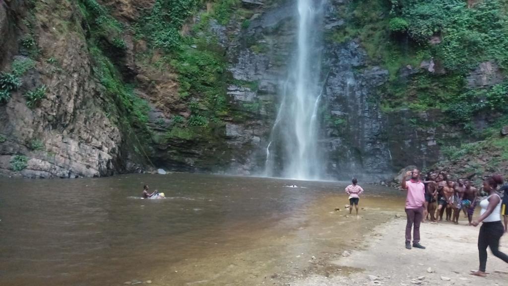 Wli Afegame Wli Waterfalls Inn מראה חיצוני תמונה