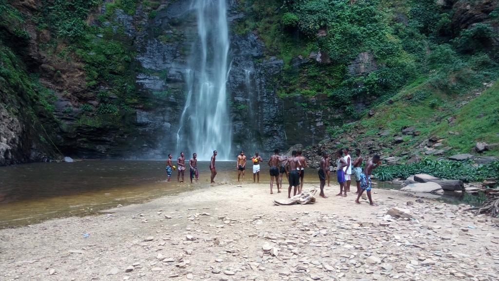 Wli Afegame Wli Waterfalls Inn מראה חיצוני תמונה